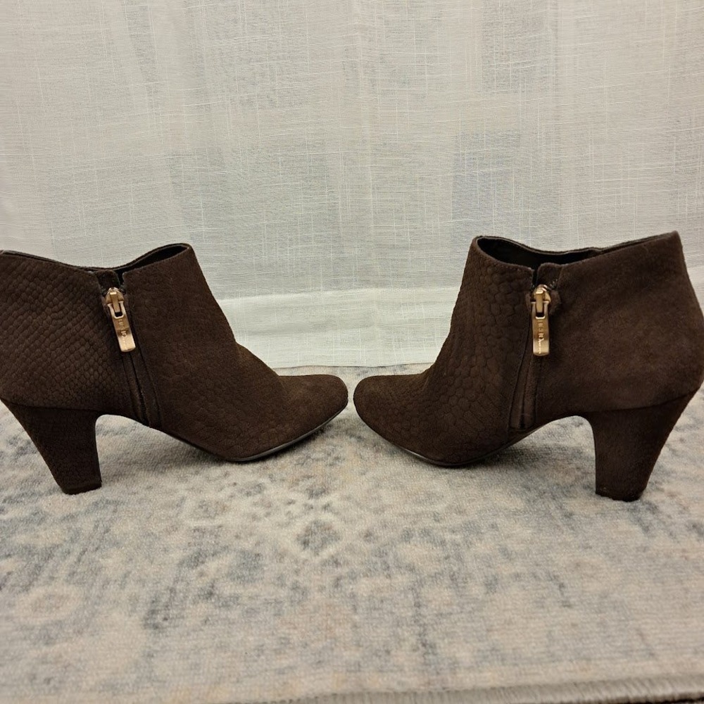 BCBG Generation Dianah‎ Brushed Snake Skin Suede Booties Oak Brown 7B Womens